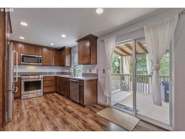 19027 Sw CHRISTOPHER Dr, Beaverton, OR 97003