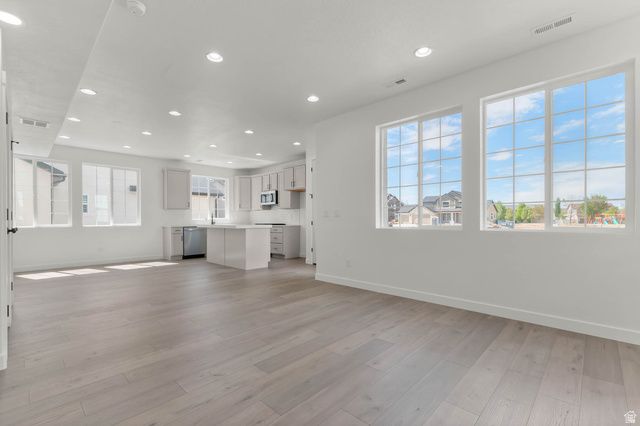 987 N AMBERLY DR, North Salt Lake, UT 84054