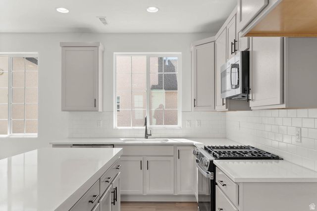 987 N AMBERLY DR, North Salt Lake, UT 84054