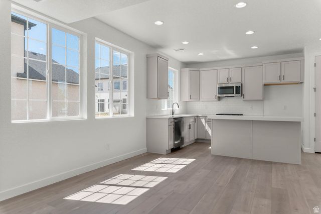 987 N AMBERLY DR, North Salt Lake, UT 84054