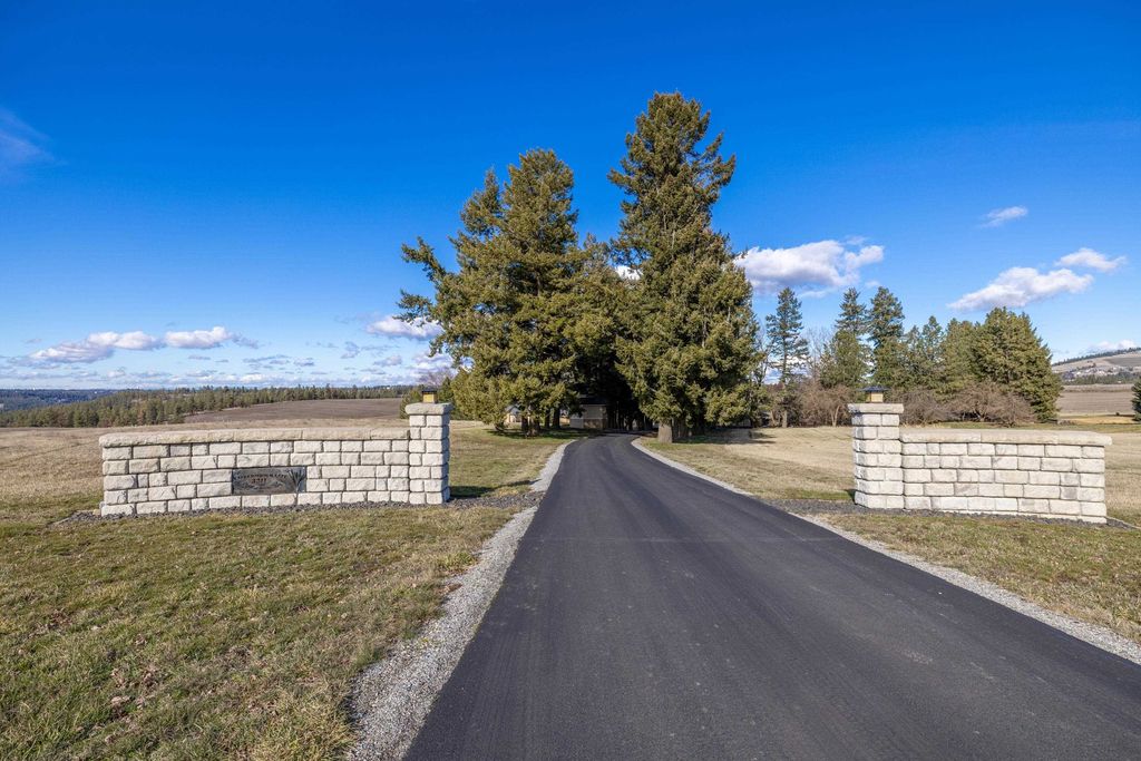 3311 E Chisholm Ln, Spokane, WA 99223 photo 2