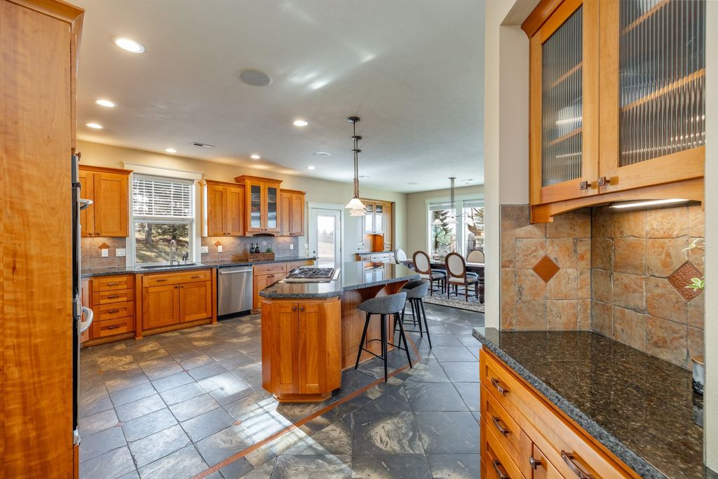 3311 E Chisholm Ln, Spokane, WA 99223 photo 11