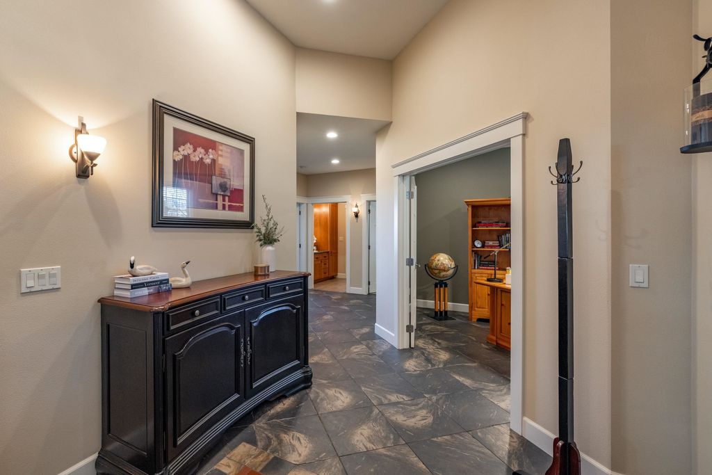 3311 E Chisholm Ln, Spokane, WA 99223 photo 15