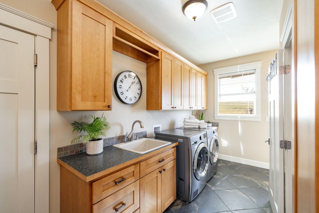 3311 E Chisholm Ln, Spokane, WA 99223 photo 23