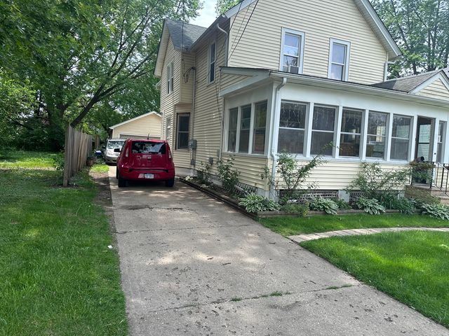 527 HOYLES Avenue, Aurora, IL 60505