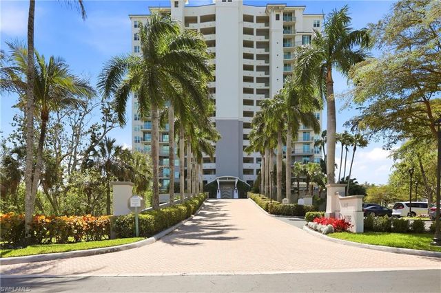 425 Cove Tower DR 1002, Naples, FL 34110