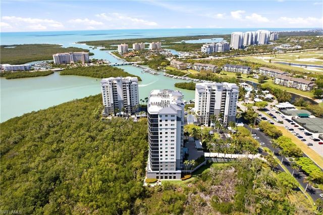 425 Cove Tower DR 1002, Naples, FL 34110