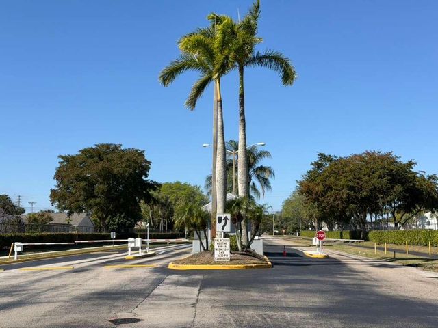 1017 Green Pine Boulevard F, West Palm Beach, FL 33409