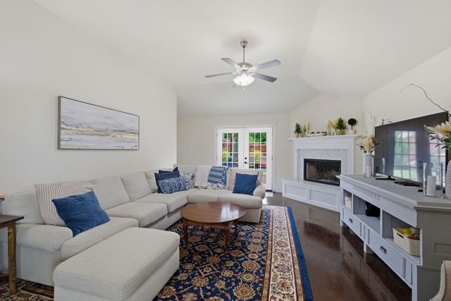 10809 Valor Trail, Fort Worth, TX 76108