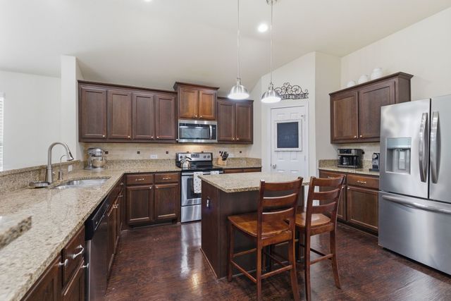 10809 Valor Trail, Fort Worth, TX 76108