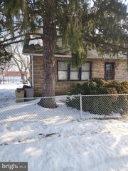 1 MCGUIRE ST, Wrightstown, NJ 08562