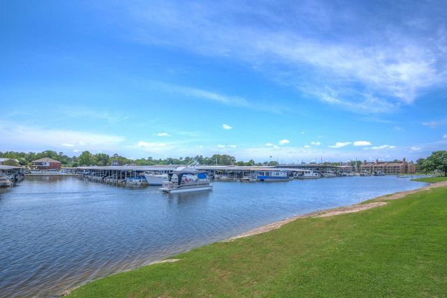 13607 Summer Hill Drive, Montgomery, TX 77356