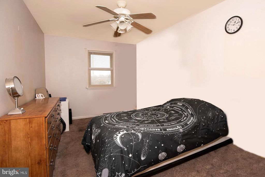 Image 10 of property listing at 10 HATTERAS CT, Elkton, MD 21921