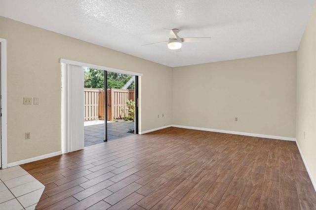 3900 County Line Road 21d, Tequesta, FL 33469
