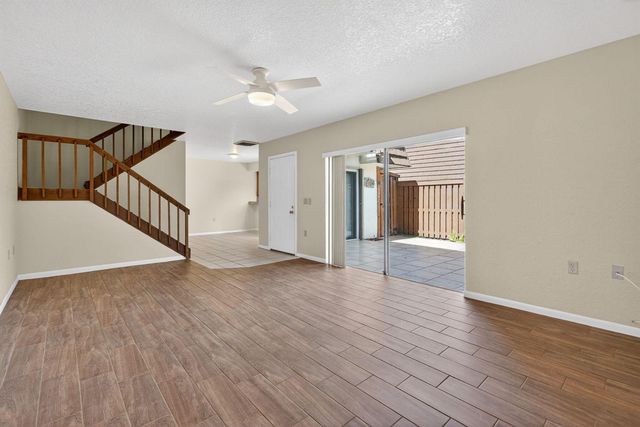 3900 County Line Road 21d, Tequesta, FL 33469