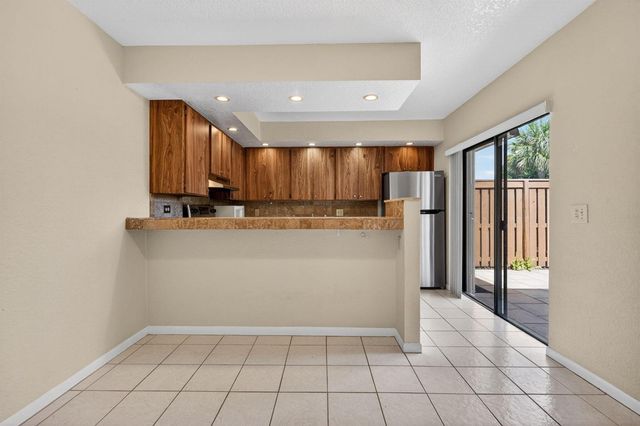 3900 County Line Road 21d, Tequesta, FL 33469