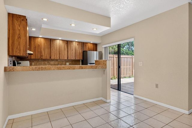 3900 County Line Road 21d, Tequesta, FL 33469