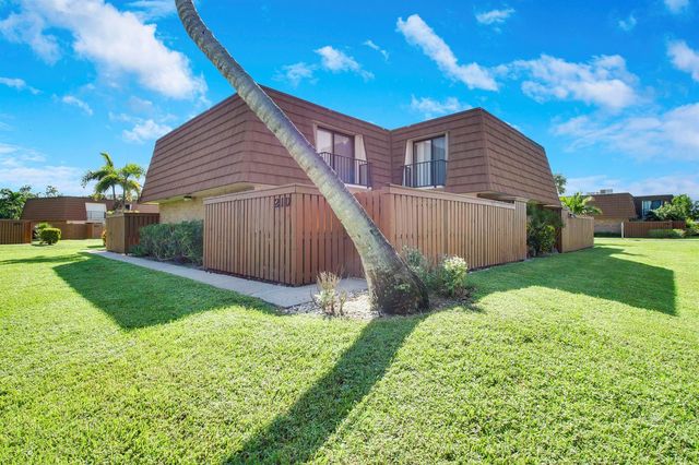 3900 County Line Road 21d, Tequesta, FL 33469