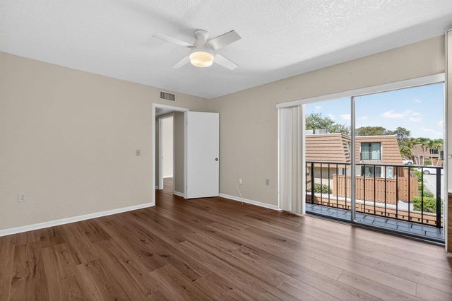 3900 County Line Road 21d, Tequesta, FL 33469