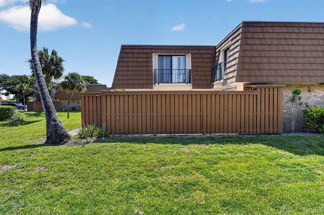 3900 County Line Road 21d, Tequesta, FL 33469
