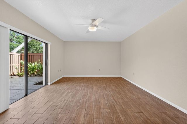 3900 County Line Road 21d, Tequesta, FL 33469