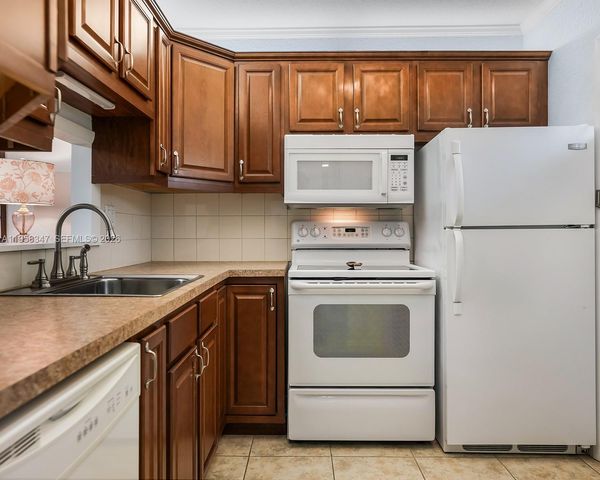 3531 NW 50th Avenue 514, Lauderdale Lakes, FL 33319