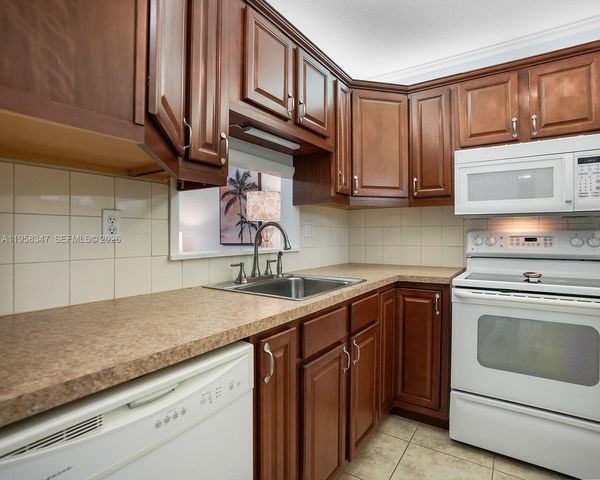 3531 NW 50th Avenue 514, Lauderdale Lakes, FL 33319