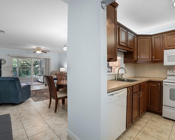 3531 NW 50th Avenue 514, Lauderdale Lakes, FL 33319
