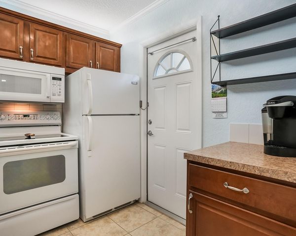 3531 NW 50th Avenue 514, Lauderdale Lakes, FL 33319