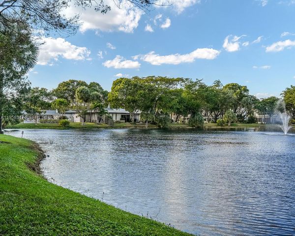 3531 NW 50th Avenue 514, Lauderdale Lakes, FL 33319