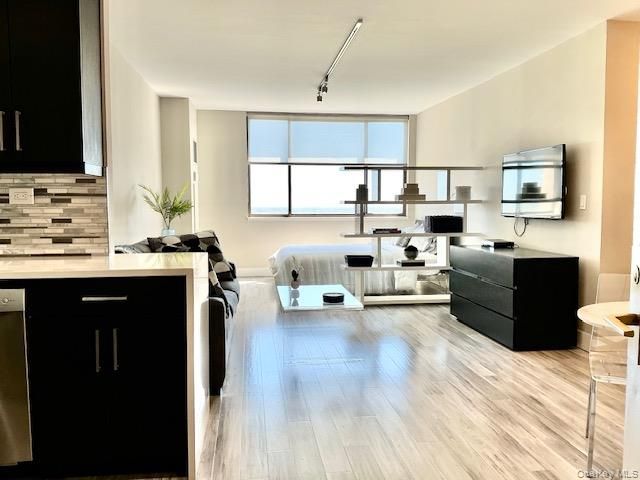 27110 Grand Central Parkway 27C, Floral Park, NY 11005