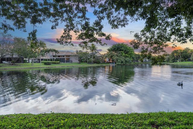 1041 Woodfall Ct, Weston, FL 33326