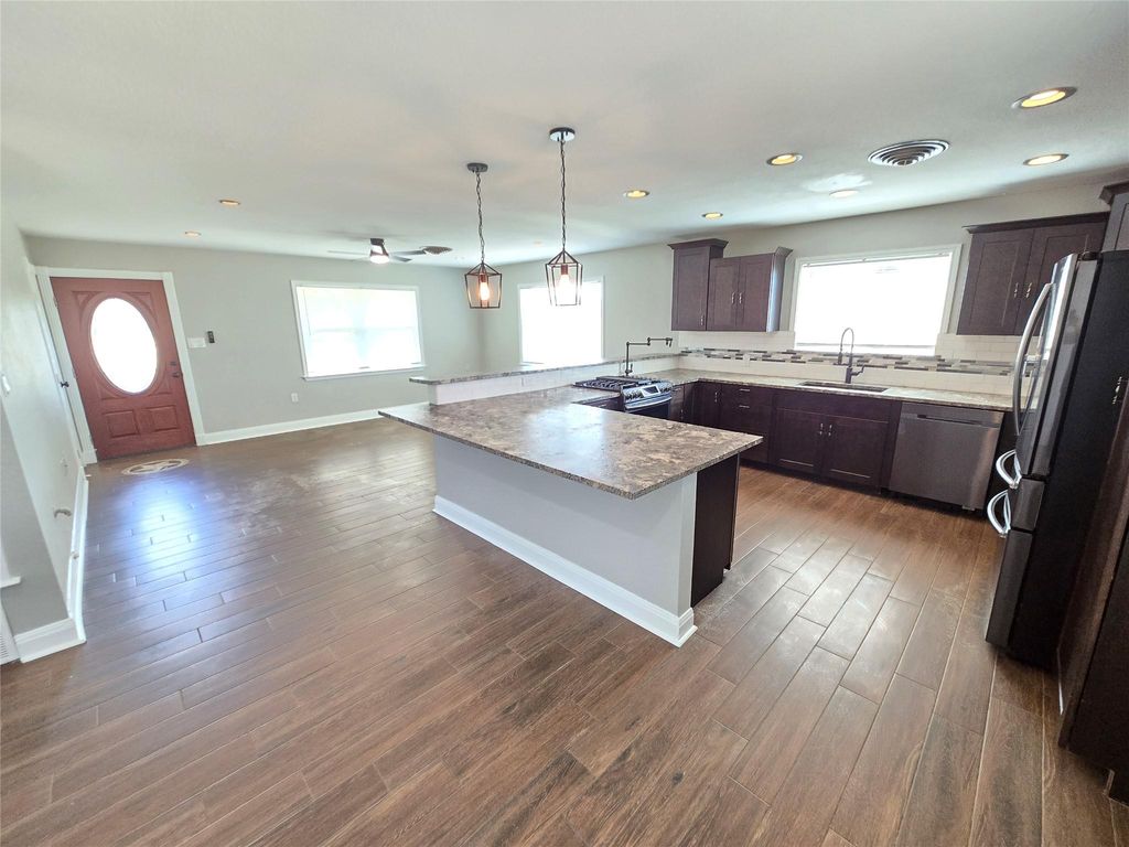 1261 N Patterson Ave, Florence, TX 76527