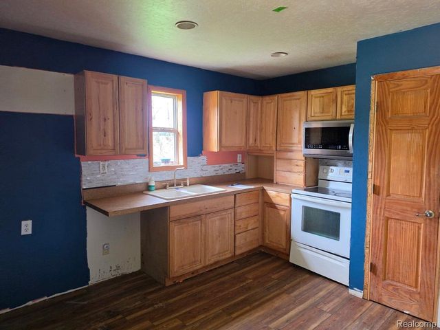 8900 Edward Road, Watertown Township, MI 48435