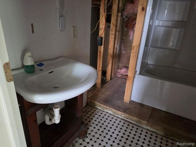 8900 Edward Road, Watertown Township, MI 48435