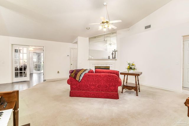 2085 Dovefield Dr, Pensacola, FL 32534