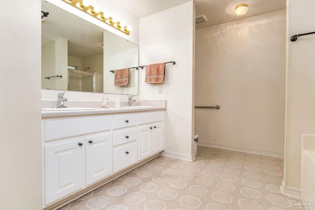 2085 Dovefield Dr, Pensacola, FL 32534