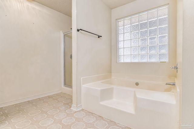 2085 Dovefield Dr, Pensacola, FL 32534