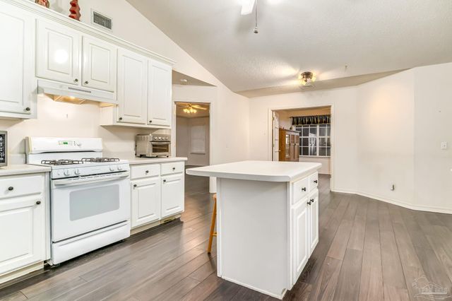 2085 Dovefield Dr, Pensacola, FL 32534