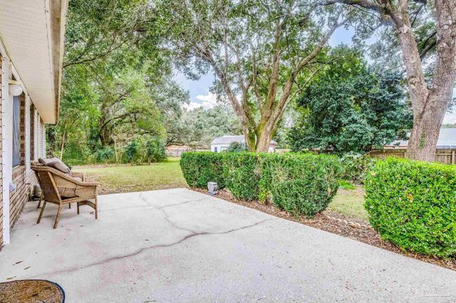 2085 Dovefield Dr, Pensacola, FL 32534