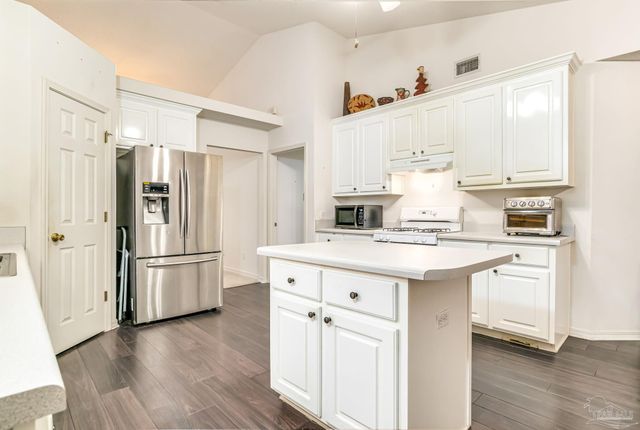 2085 Dovefield Dr, Pensacola, FL 32534