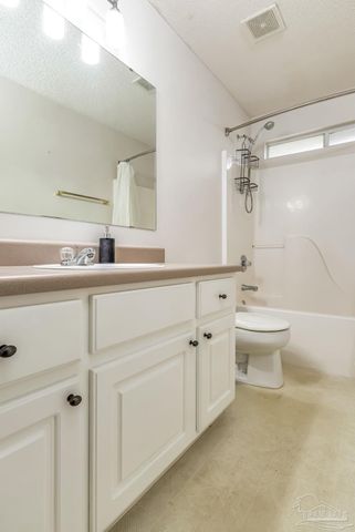 2085 Dovefield Dr, Pensacola, FL 32534