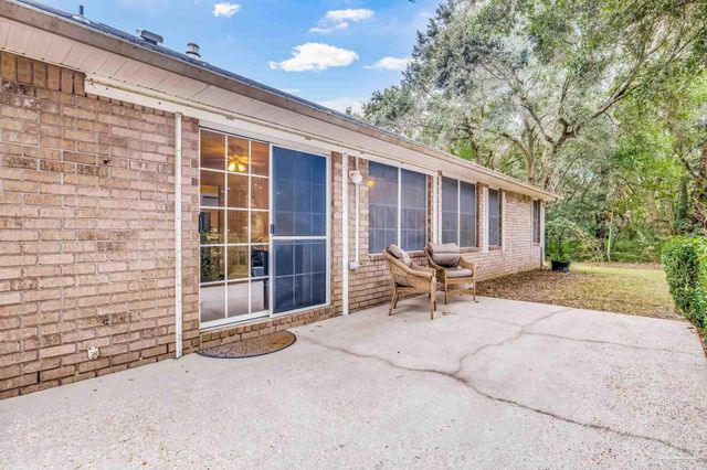 2085 Dovefield Dr, Pensacola, FL 32534