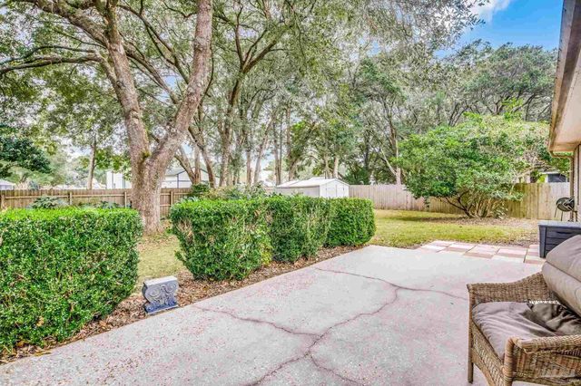 2085 Dovefield Dr, Pensacola, FL 32534