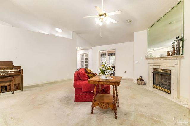 2085 Dovefield Dr, Pensacola, FL 32534