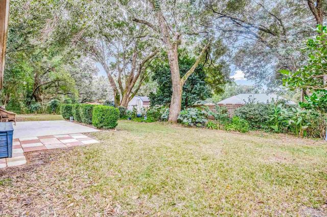 2085 Dovefield Dr, Pensacola, FL 32534