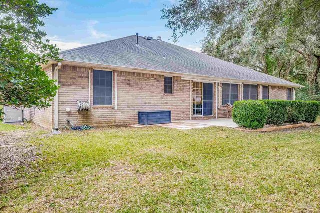 2085 Dovefield Dr, Pensacola, FL 32534