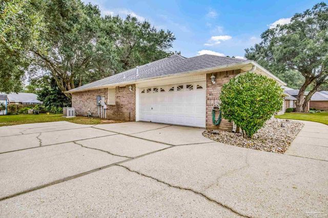 2085 Dovefield Dr, Pensacola, FL 32534