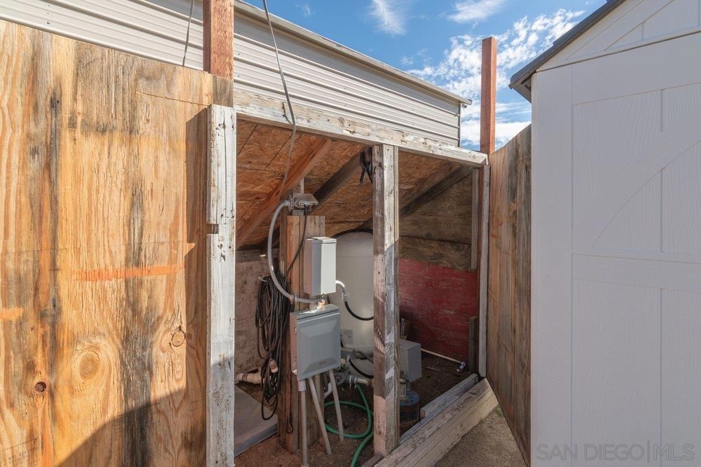 Image 15 of property listing at 40730 Table Truck Mountain Trl, Anza, CA 92539