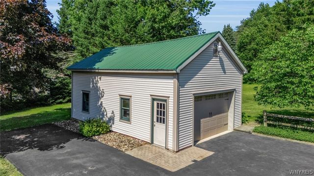 381 Town Line Road, Marilla, NY 14086